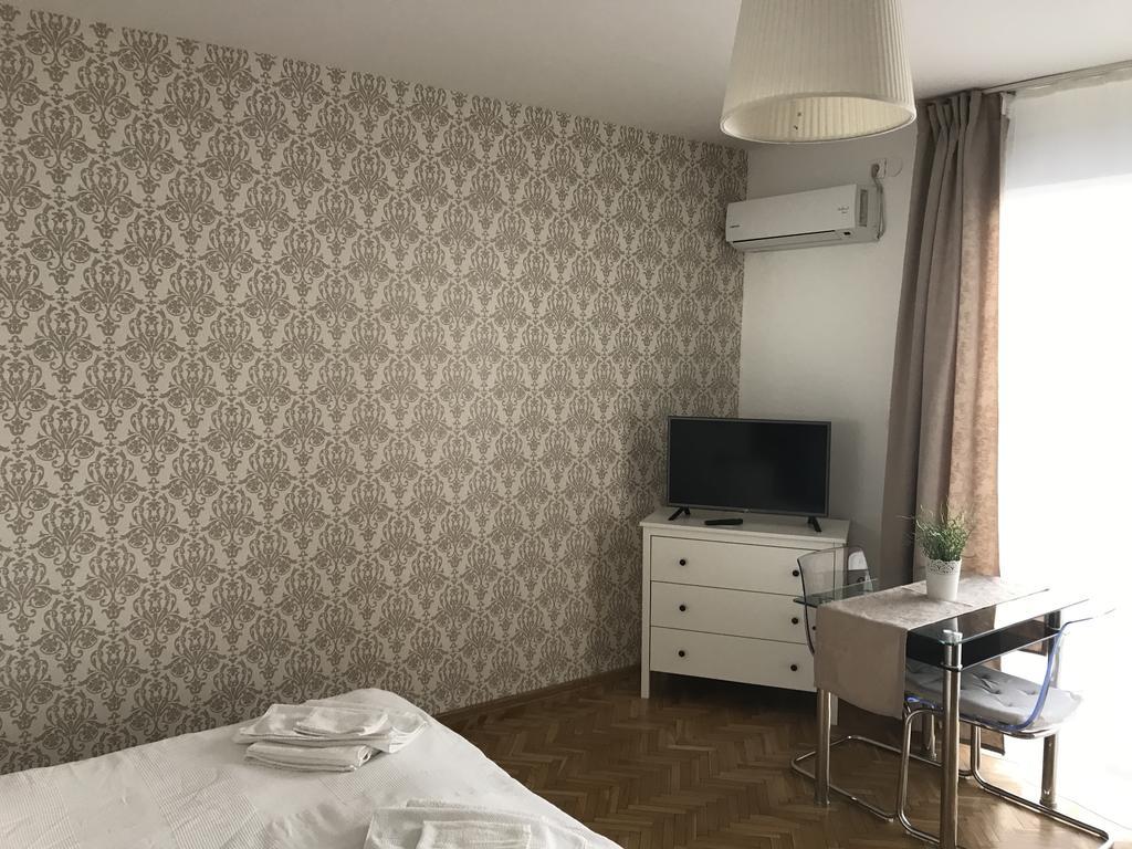 Budapest Downtown Apartments With Balcony & Optional Garage & Restaurant In The Building, Budapest